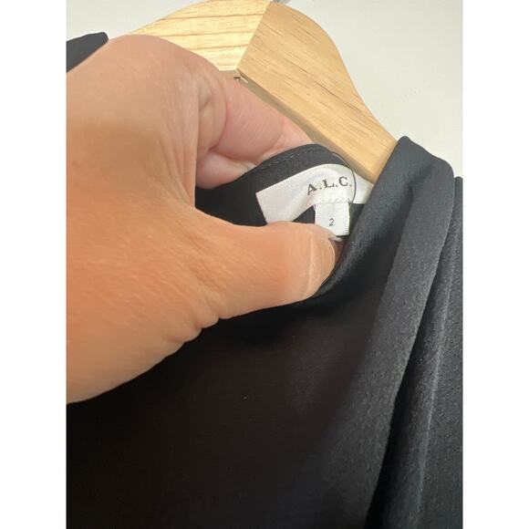 NWT A.L.C. Amira Lightweight Crepe Ruched Keyhole Sleeveless Top Black Size: 2 - Picture 6 of 8